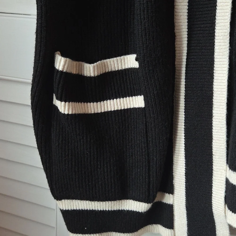 VICI Cream And Black Sweater With Pockets On Each Side. - Picture 5 of 6